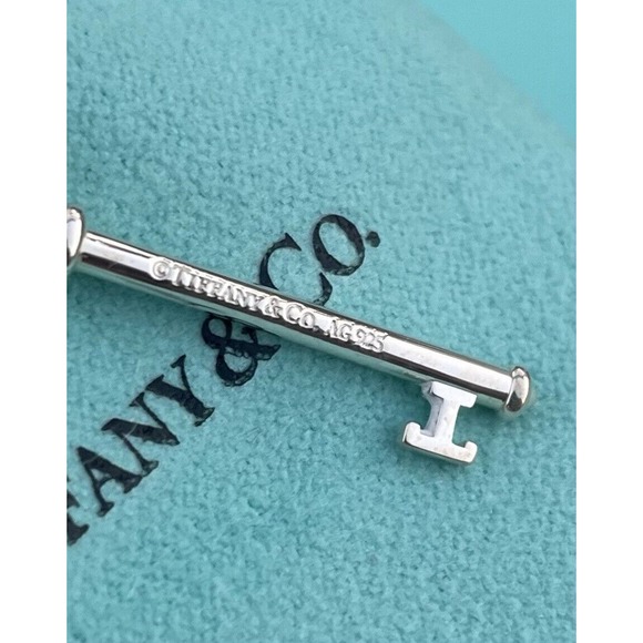 Tiffany & Co. Silver Beaded Pink Enamel Trefoil Key Charm Pendant For Necklace - Picture 4 of 6